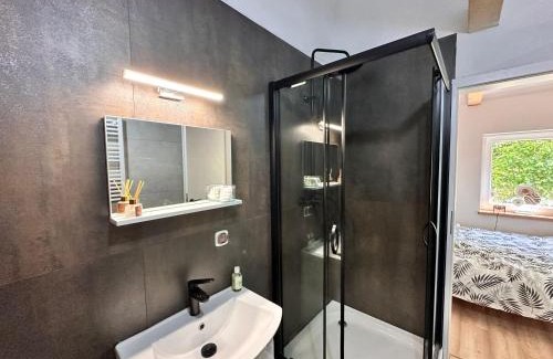 gmina Klonowa House | Domek w Lesie z Parkingiem i Jacuzzi w Leliwie by Noclegi Renters