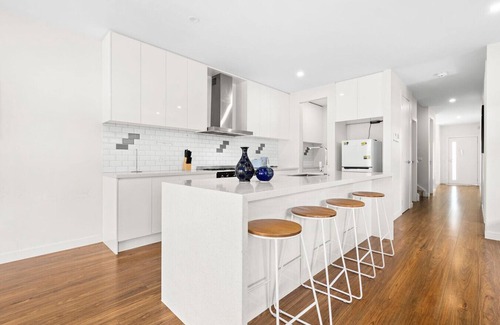 Clayton South House | Domi Rentals - The Rayhur Residence