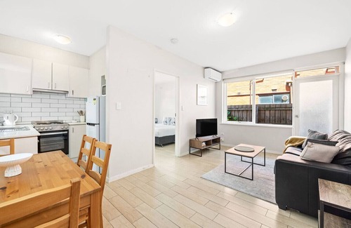 St. Kilda East Apartment | Domi Rentals - The Carlisle Apartments
