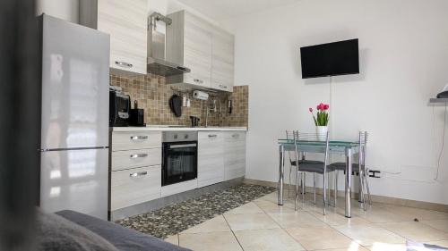 Ciampino Apartment | DOMUS Emy - deliziosa casa a piano terra con giardino e posto auto a Ciampino