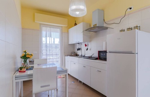 Squinzano Apartment | Domus Perrone Garden Yellow