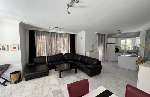 Kadriye Villa | Don't missing your Great vacation.etrafı kapalı olan muhafazakar villa!