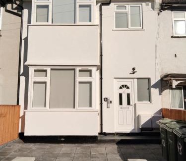 Streatham South Apartment | Donnybrook
