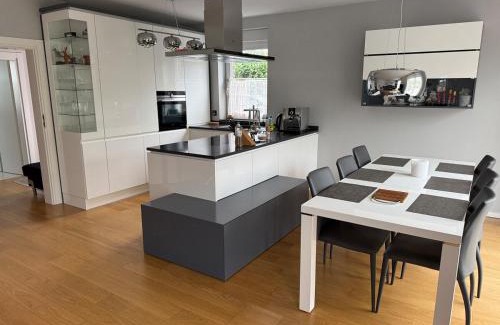 Stelle House | Doppelhaushälfte 125m2 3 Zimmer 2 Badezimmer Küche 5 Schlafplätze nähe Hamburg