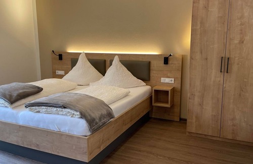 Wolf Cottage | Doppelzimmer 6 - Gäste- und Weinhaus Haus Schatzgarten