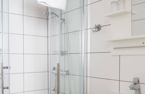 Morbisch am See Cottage | Doppelzimmer mit Boxspringbett, Balkon - Pension Laubenhof