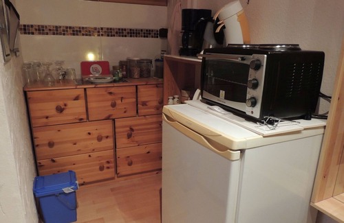 Oberaula Apartment | Doppelzimmer Nr. 2 mit Schlafsofa, Etagendusche und Etagen-wc
