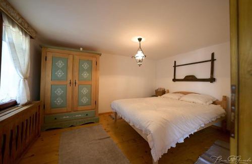 Minastirea Neamt House | Dor de rădăcini