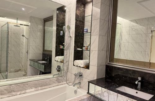 Sri Hartamas Apartment | Dorsett Residence Sri Hartamas by Chengal with Bathtub, Rooftop Pool, KL City Centre, Round the Clock Security, Netflix, Youtube, Free Parking