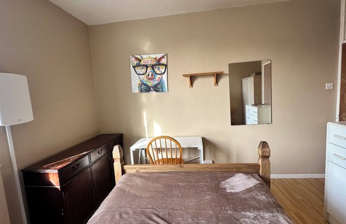 Regent's Park Bed & Breakfast | Double bedroom in Euston