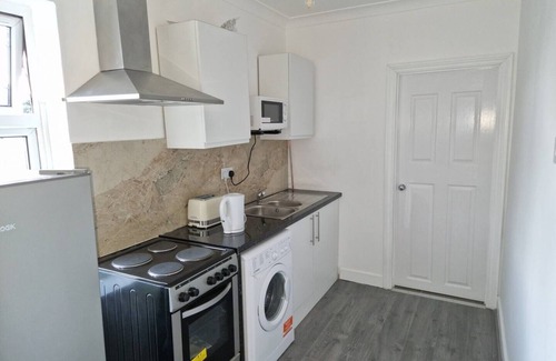 Clayhall House | Double Bedroom, London, Sleeps 2