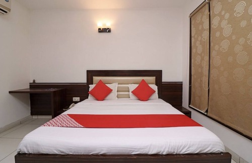 DLF Phase 3 Hotel | Double Deluxe Room @ Sterling Hotel Rooms With Balcony Near Dlf Ambience Mall