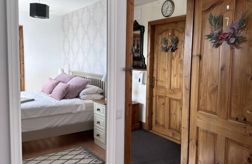 Malahide House | Double en-suite in a pretty Guest House close to Malahide Castle & Dublin Airport