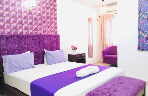 Freetown Bed & Breakfast | Double ensuite rooms, Excellence water system, Solar, generator, FREE WIFI, B&B