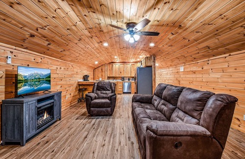 Gatlinburg - Pigeon Forge House | Double L Ranch: Pet Friendly, Free Attraction Tickets, Jacuzzi Tub & Ranch Views
