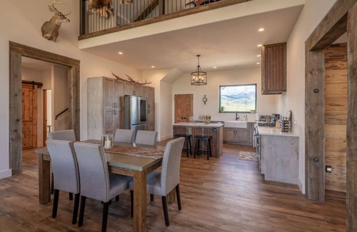 Pray House | Double MM Ranch · 2 Bedrooms Plus a Spacious Sleeping Loft (Sleeps 8)