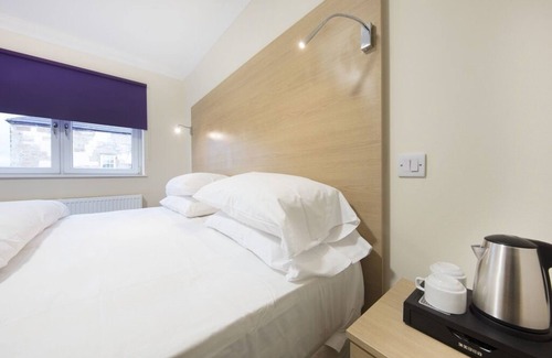 Hamilton House | Double or Twin Ensuite with Shower at The Bay Horse