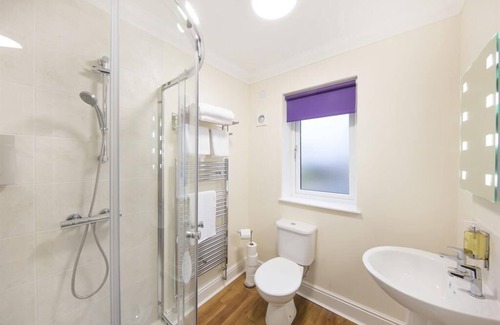 Hamilton House | Double or Twin Ensuite with Shower at The Bay Horse