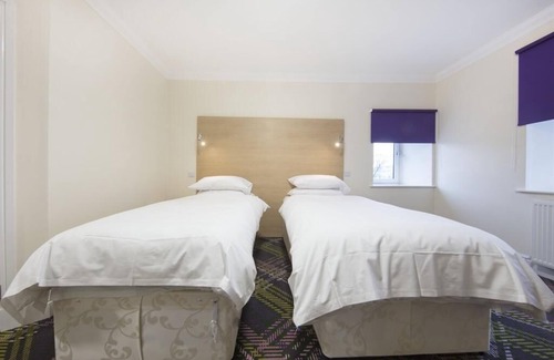 Hamilton House | Double or Twin Ensuite with Shower at The Bay Horse