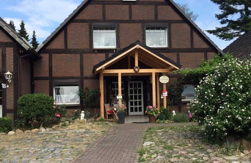 Osterholz-Scharmbeck Apartment | Double room with bathroom - bed&breakfast Worpsweder Blick