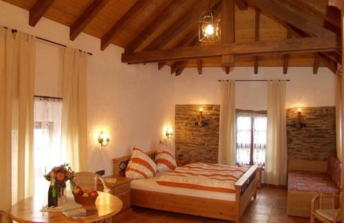 Longuich Bed & Breakfast | Double room Burggarten - Alte Burg Longuich - Guest house