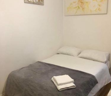 Plumstead House | Double Room Central Location 2