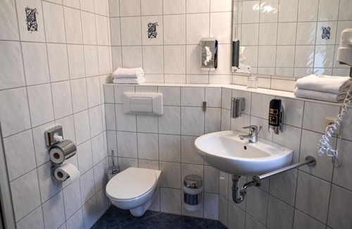 Boos Bed & Breakfast | Double room Eifel-Zeit shower/WC, balcony - Eifelhotel Fuchs