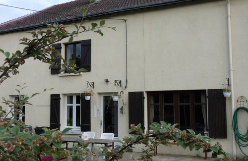 Falaise House | Double room in a house overlooking a natural horizon.