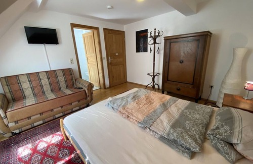 Neuleiningen Bed & Breakfast | Double room New York with French balcony Bed - Felsenmühle Neuleiningen