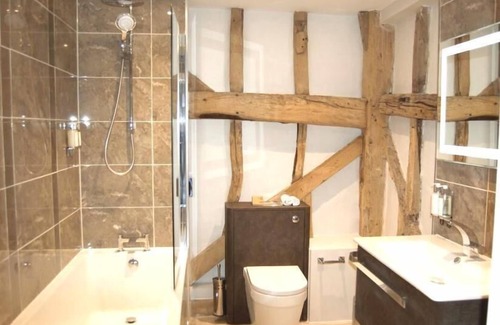 Chrishall House | Double Room @The Red Cow 15 Mins to Duxford Museum