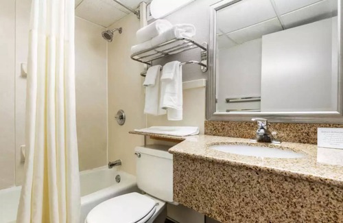 New Cumberland House | Double room with bath close to the State Capital