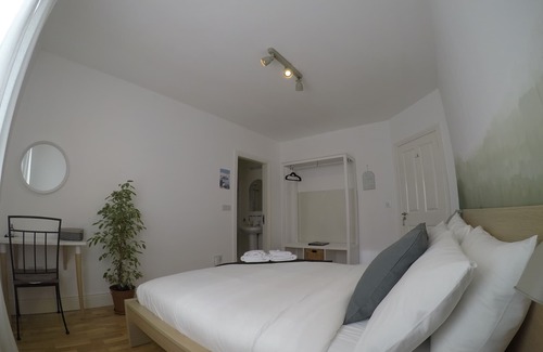 Portmagee Bed & Breakfast | Double room with en-suite bathroom
