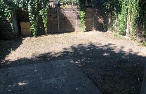 Surrey Docks House | Double Room with Private Bathroom in a 2-bedrooms house