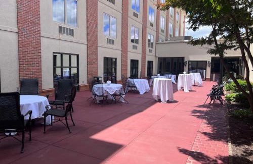 Bloomington Hotel | DoubleTree by Hilton Bloomington