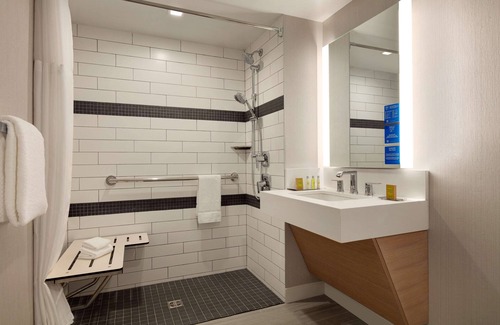 Canton Hotel | DoubleTree by Hilton Canton Downtown
