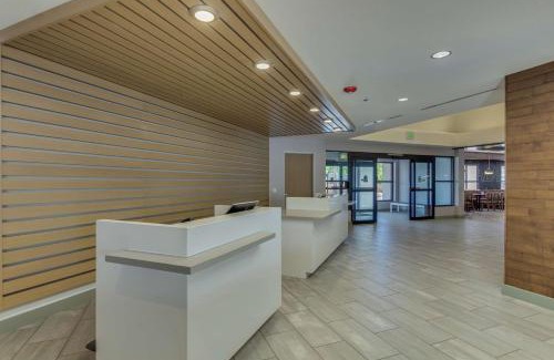 Chandler Hotel | DoubleTree by Hilton Chandler Phoenix, AZ