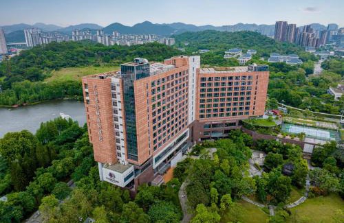Guangzhou Science City Hotel | DoubleTree by Hilton Guangzhou Science City-Free Shuttle Bus Service During Canton Fair Period