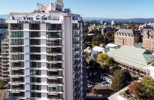 Downtown Victoria Hotel | DoubleTree by Hilton Hotel & Suites Victoria