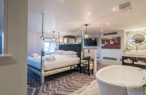 Claverham Hotel | DoubleTree by Hilton Hotel Bristol South - Cadbury House