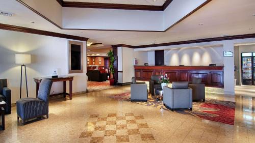 Naperville Hotel | DoubleTree by Hilton Lisle Naperville