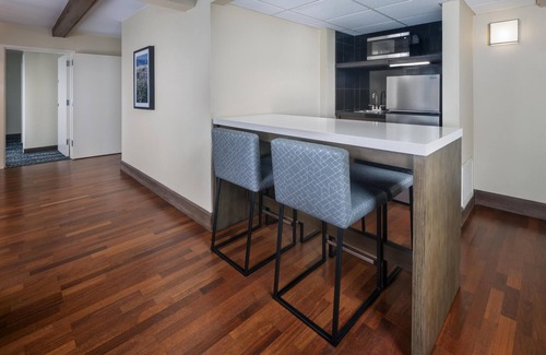 Manhattan Hotel | DoubleTree by Hilton Manhattan, KS