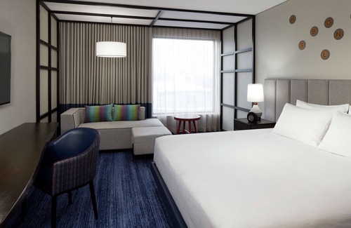 Quartier des Spectacles Hotel | DoubleTree by Hilton Montreal