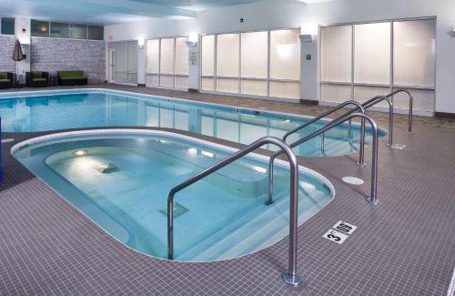 Neenah Hotel | DoubleTree by Hilton Neenah