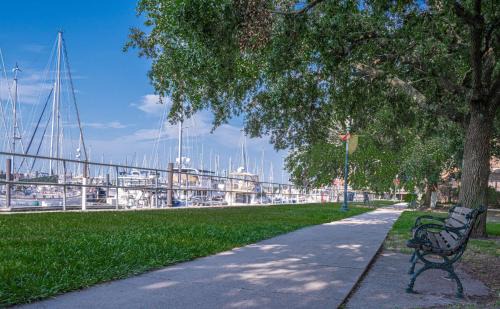 New Bern Hotel | DoubleTree by Hilton New Bern - Riverfront