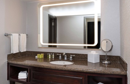 Central Business District Hotel | DoubleTree by Hilton Newark Penn Station