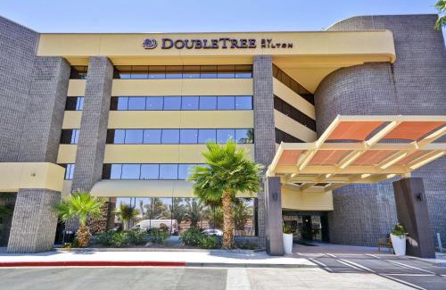 North Mountain Hotel | DoubleTree by Hilton Phoenix North