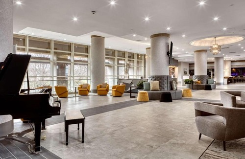 South Tulsa Hotel | DoubleTree by Hilton Tulsa - Warren Place