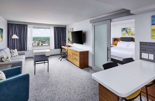 Windsor Hotel | DoubleTree by Hilton Windsor Hotel & Suites