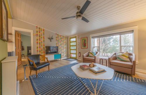 Douglas House | Douglas Woods Retreat - Modern Cottage - Newly Remodeled! Walking distance to downtown Douglas!