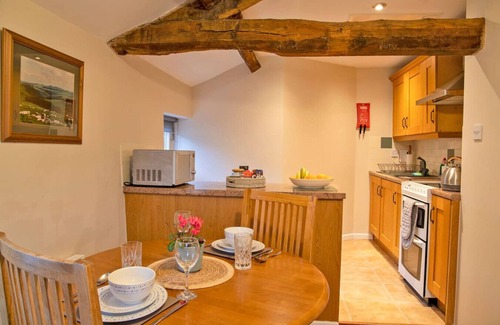 Hartington House | Dove Cottage - Central and Cosy